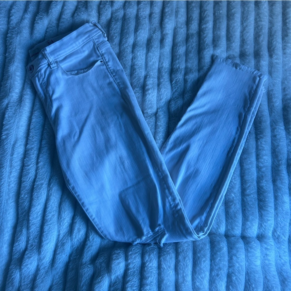 Sneakpeek Women’s US9 White Mid Rise Distressed Jeans